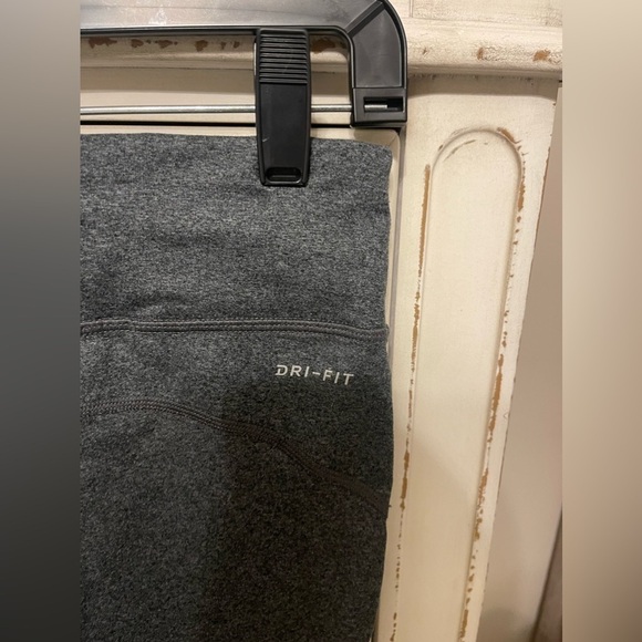 NIKE DriFit Capri Leggings - Picture 6 of 6